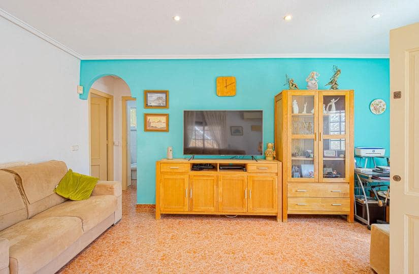 Chalet de 2 habitaciones en Orihuela Costa en venta con piscina - 235.000 € (Ref: 9834879)