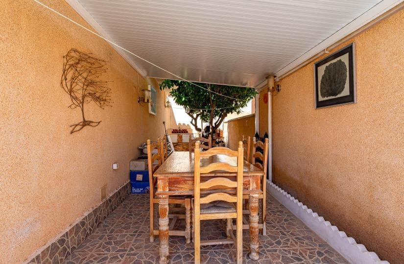 Chalet de 2 habitaciones en Orihuela Costa en venta con piscina - 235.000 € (Ref: 9834879)