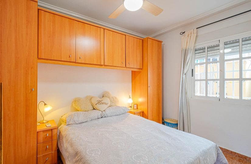 Chalet de 2 habitaciones en Orihuela Costa en venta con piscina - 235.000 € (Ref: 9834879)