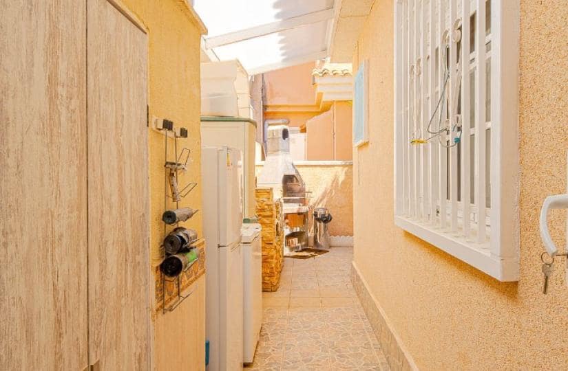 Chalet de 2 habitaciones en Orihuela Costa en venta con piscina - 235.000 € (Ref: 9834879)