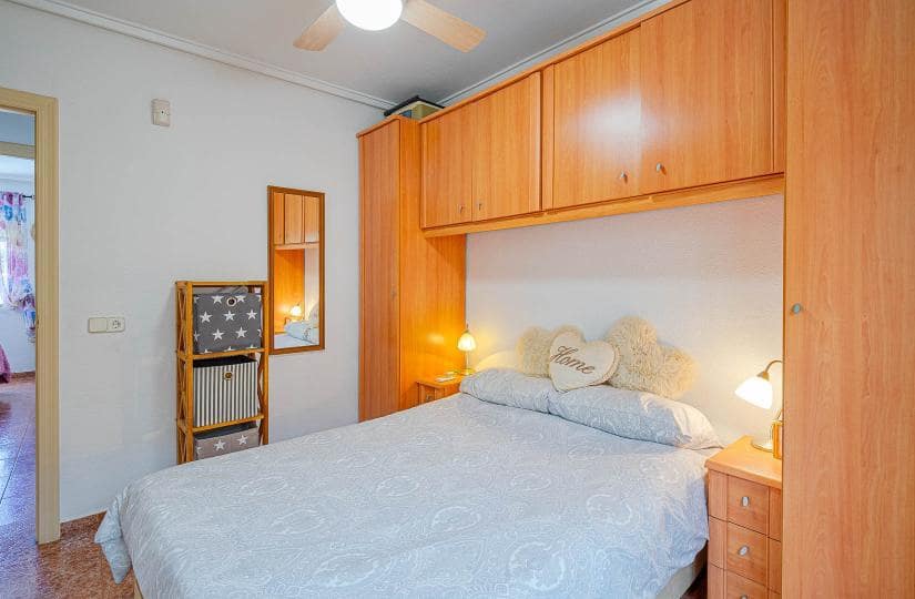 Chalet de 2 habitaciones en Orihuela Costa en venta con piscina - 235.000 € (Ref: 9834879)