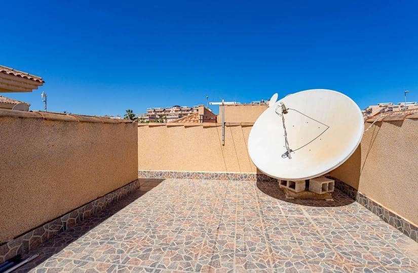 Chalet de 2 habitaciones en Orihuela Costa en venta con piscina - 235.000 € (Ref: 9834879)