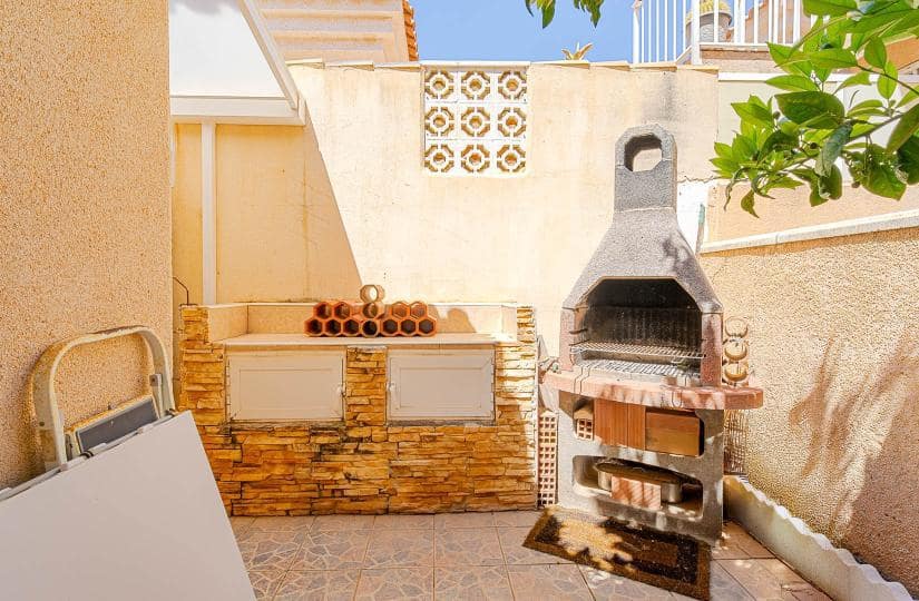Chalet de 2 habitaciones en Orihuela Costa en venta con piscina - 235.000 € (Ref: 9834879)
