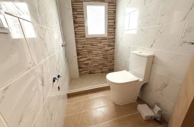 3 makuuhuone Huoneisto myytävänä paikassa Rojales - 135 000 € (Ref: 9841898)