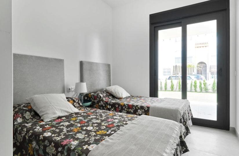 2 bedroom Apartment for sale in La Veleta with pool garage - € 380,000 (Ref: 9847763)