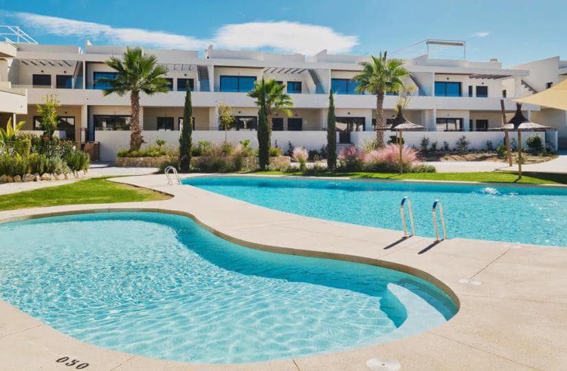 2 bedroom Apartment for sale in La Veleta with pool garage - € 380,000 (Ref: 9847763)