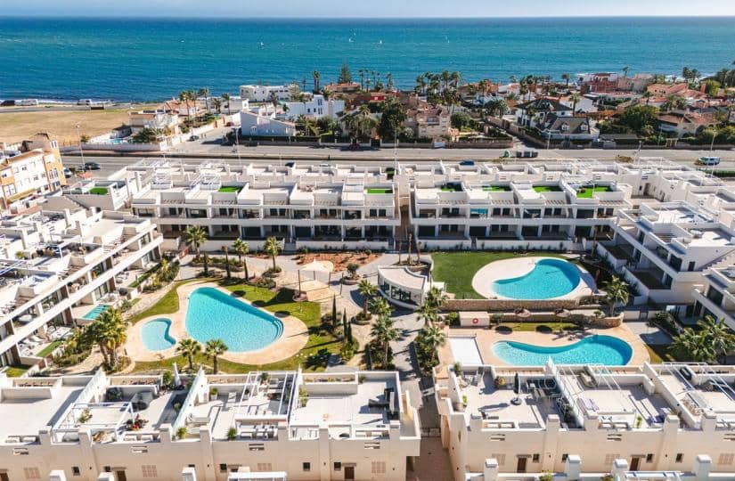 2 bedroom Apartment for sale in La Veleta with pool garage - € 380,000 (Ref: 9847763)