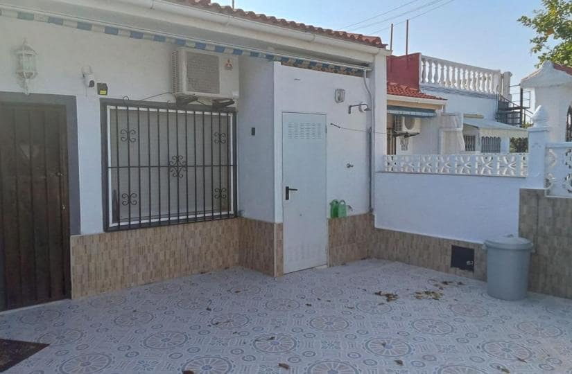 2 quarto Bungalow para venda em Torrevieja com garagem - 156 000 € (Ref: 9847928)