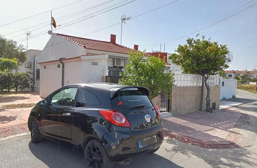 2 quarto Bungalow para venda em Torrevieja com garagem - 156 000 € (Ref: 9847928)