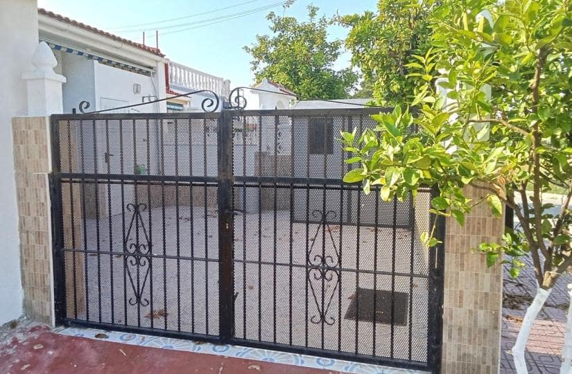 2 quarto Bungalow para venda em Torrevieja com garagem - 156 000 € (Ref: 9847928)