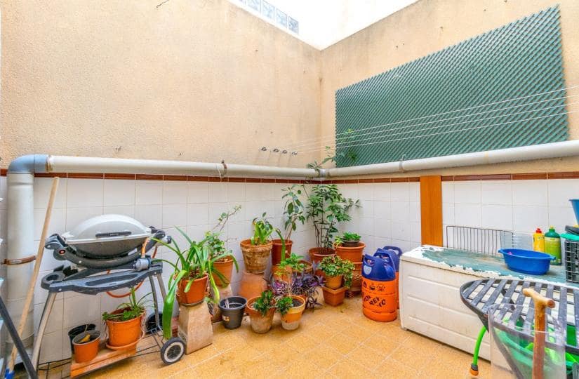 3 makuuhuone Omakotitalo myytävänä paikassa Rojales mukana 
autotalli - 249 995 € (Ref: 9847929)