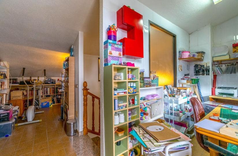 3 makuuhuone Omakotitalo myytävänä paikassa Rojales mukana 
autotalli - 249 995 € (Ref: 9847929)