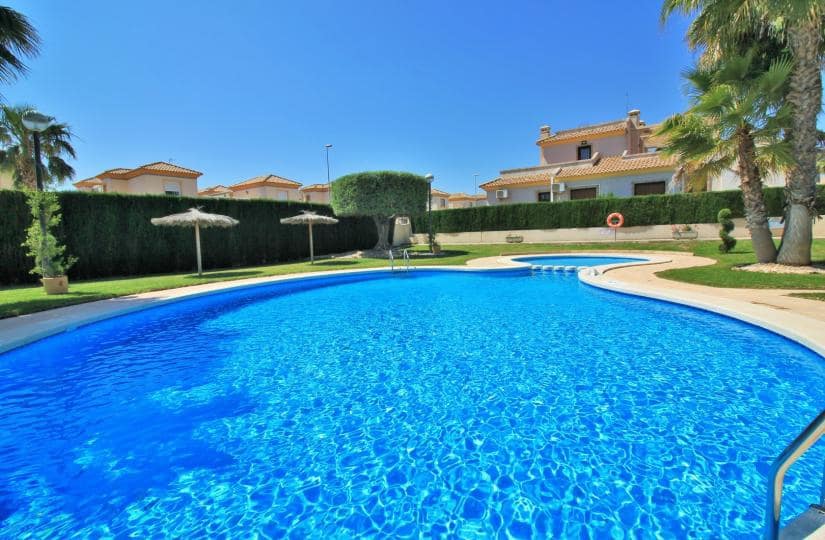 3 soveværelse Byhus til salg i Orihuela Costa med swimmingpool garage - € 269.500 (Ref: 9854299)