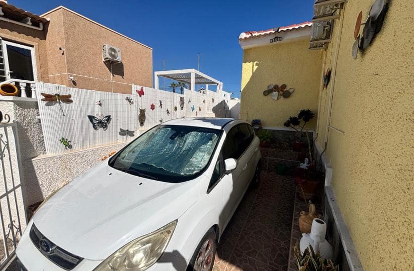 2 makuuhuone Huvila myytävänä paikassa Ciudad Quesada mukana uima-altaan 
autotalli - 210 000 € (Ref: 9857803)