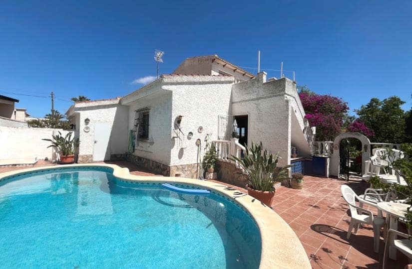 4 slaapkamer Villa te koop in Ciudad Quesada met zwembad garage - € 385.000 (Ref: 9861388)