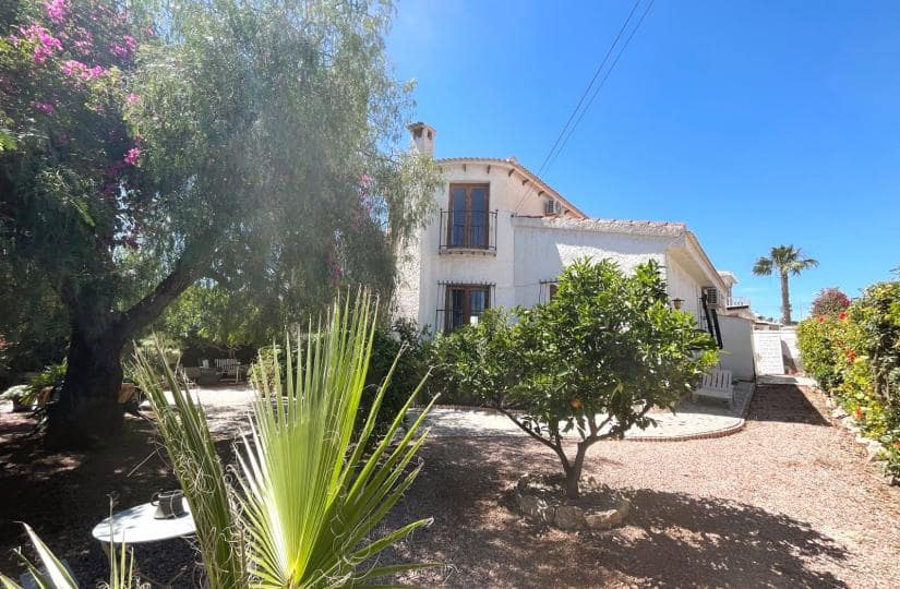 4 slaapkamer Villa te koop in Ciudad Quesada met zwembad garage - € 385.000 (Ref: 9861388)
