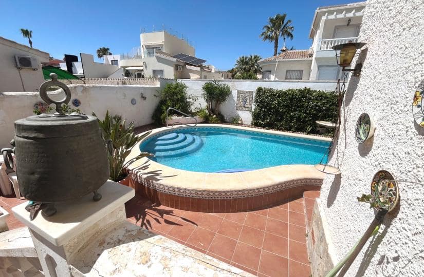 4 slaapkamer Villa te koop in Ciudad Quesada met zwembad garage - € 385.000 (Ref: 9861388)