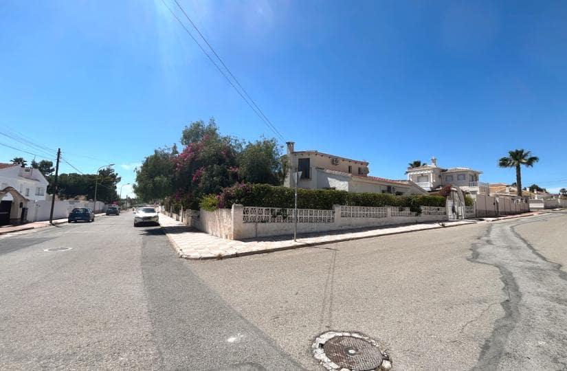 4 slaapkamer Villa te koop in Ciudad Quesada met zwembad garage - € 385.000 (Ref: 9861388)