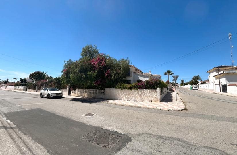 4 slaapkamer Villa te koop in Ciudad Quesada met zwembad garage - € 385.000 (Ref: 9861388)