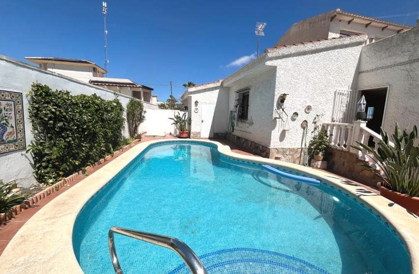 4 slaapkamer Villa te koop in Ciudad Quesada met zwembad garage - € 385.000 (Ref: 9861388)