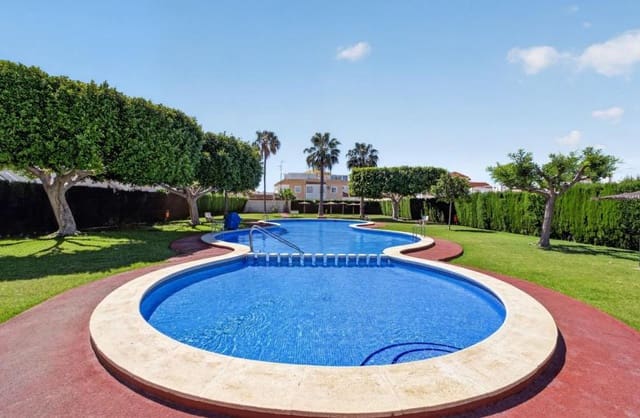 2 slaapkamer Appartement te koop in El Limonar, Torrevieja met zwembad garage - € 129.900 (Ref: 9863693)