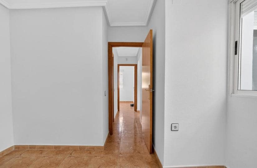 2 slaapkamer Appartement te koop in El Limonar met zwembad garage - € 129.900 (Ref: 9863693)