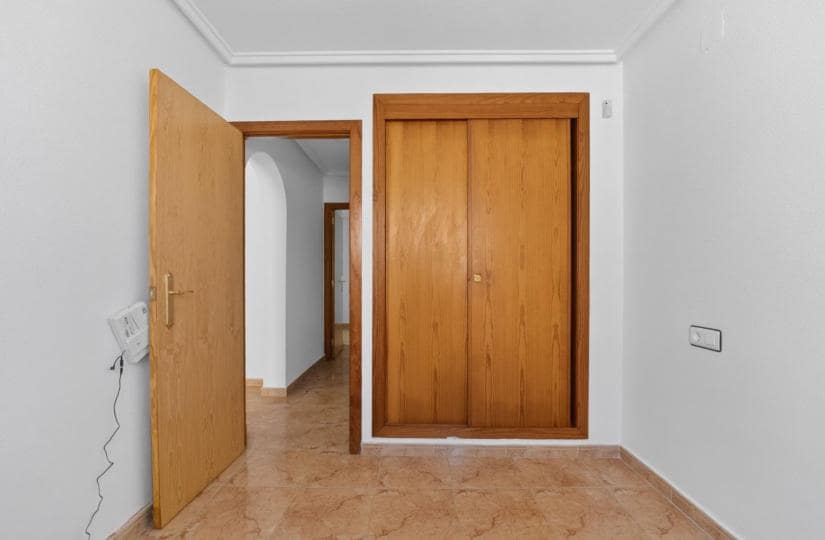 2 slaapkamer Appartement te koop in El Limonar met zwembad garage - € 129.900 (Ref: 9863693)