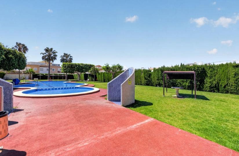 2 slaapkamer Appartement te koop in El Limonar met zwembad garage - € 129.900 (Ref: 9863693)