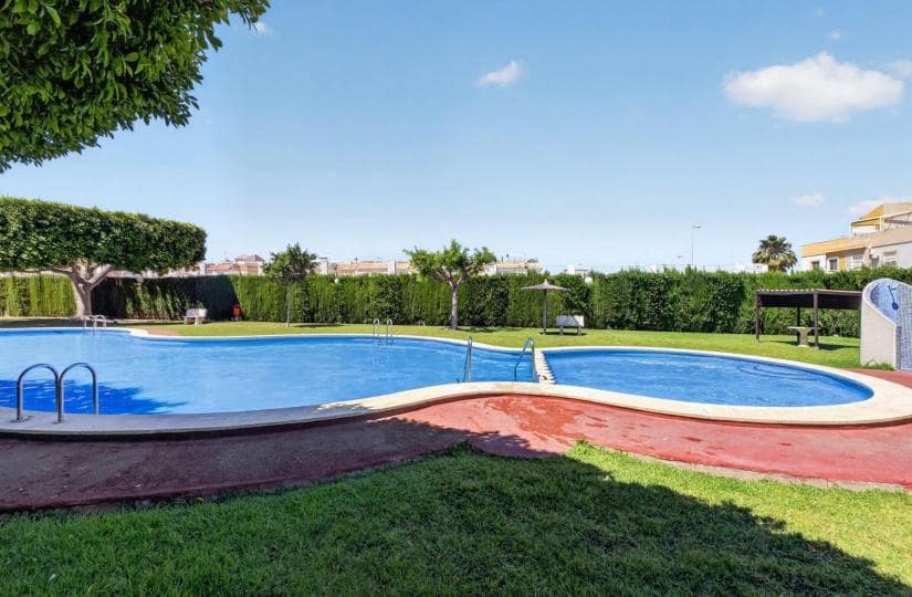 2 slaapkamer Appartement te koop in El Limonar met zwembad garage - € 129.900 (Ref: 9863693)