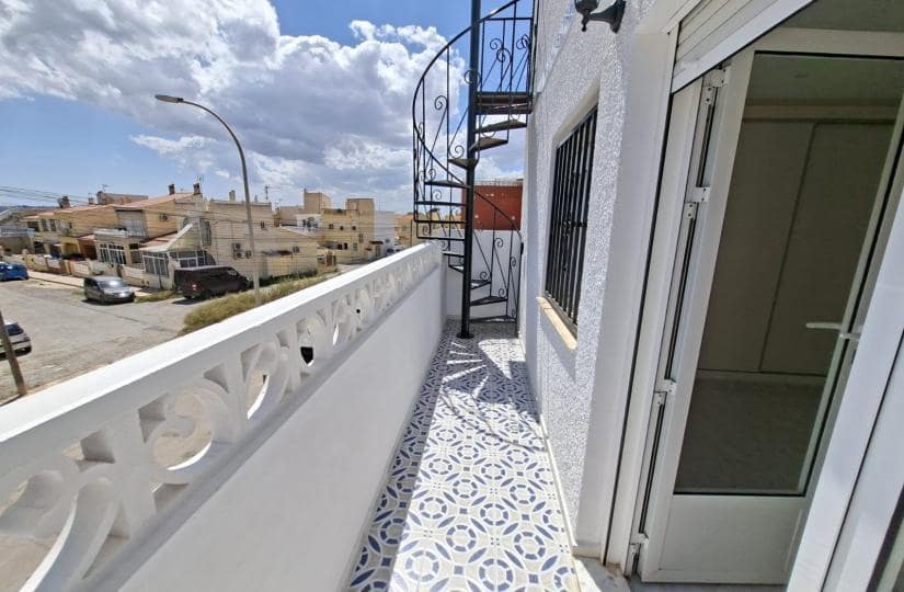 1 makuuhuone Omakotitalo myytävänä paikassa La Marina - 129 000 € (Ref: 9863882)