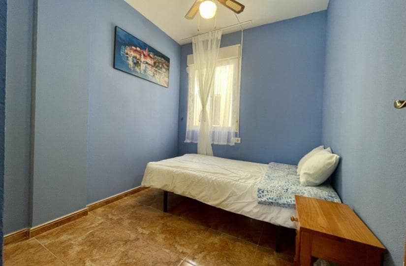 2 soverom Penthouse til salgs i Torrevieja med svømmebasseng - € 149 900 (Ref: 9866335)