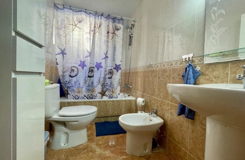 2 soverom Penthouse til salgs i Torrevieja med svømmebasseng - € 149 900 (Ref: 9866335)