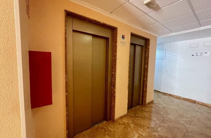 2 soverom Penthouse til salgs i Torrevieja med svømmebasseng - € 149 900 (Ref: 9866335)