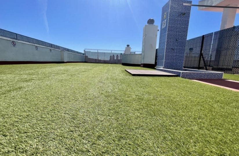 2 soverom Penthouse til salgs i Torrevieja med svømmebasseng - € 149 900 (Ref: 9866335)
