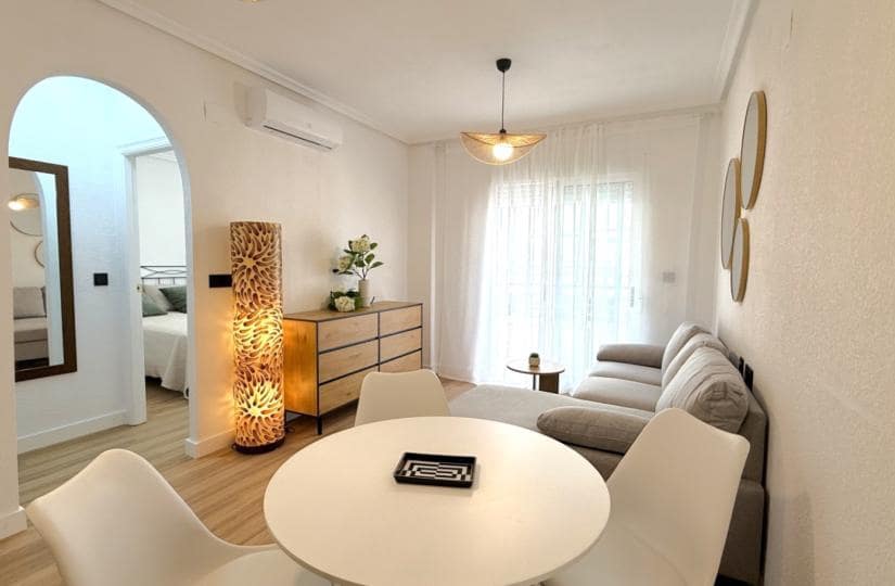 2 sovrum Lägenhet till salu i Torrevieja - 169 000 € (Ref: 9869898)