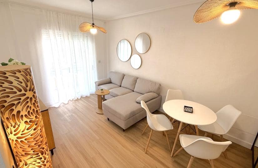 2 sovrum Lägenhet till salu i Torrevieja - 169 000 € (Ref: 9869898)