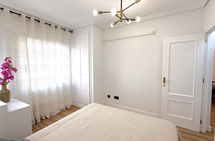 2 sovrum Lägenhet till salu i Torrevieja - 169 000 € (Ref: 9869898)