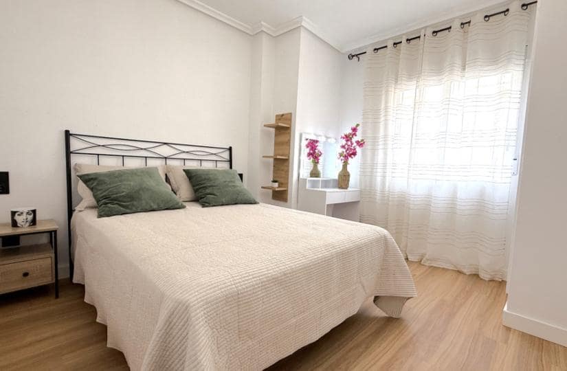 2 sovrum Lägenhet till salu i Torrevieja - 169 000 € (Ref: 9869898)