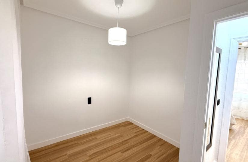 2 sovrum Lägenhet till salu i Torrevieja - 169 000 € (Ref: 9869898)