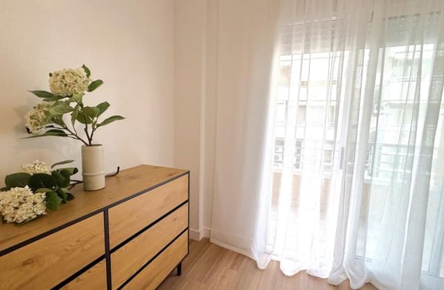 2 sovrum Lägenhet till salu i Puerto Deportivo, Torrevieja - 169 000 € (Ref: 9869898)