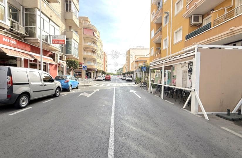 2 sovrum Lägenhet till salu i Torrevieja - 169 000 € (Ref: 9869898)