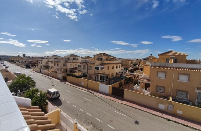 Casa de 3 habitaciones en Ciudad Quesada en venta con piscina - 275.000 € (Ref: 9869944)