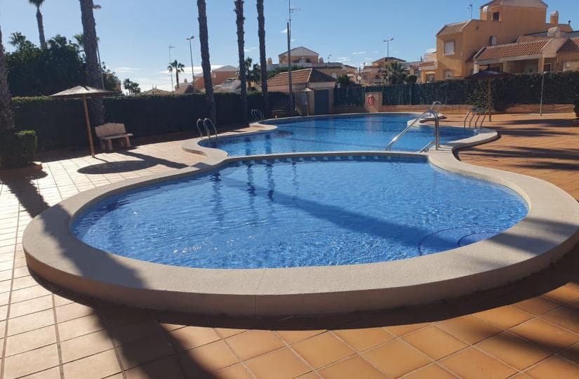 Casa de 3 habitaciones en Ciudad Quesada en venta con piscina - 275.000 € (Ref: 9869944)