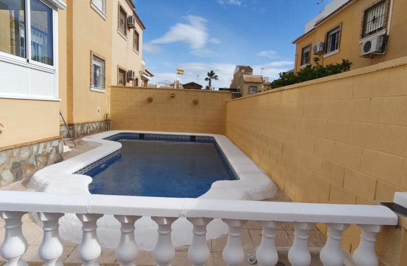 Casa de 3 habitaciones en Ciudad Quesada en venta con piscina - 275.000 € (Ref: 9869944)
