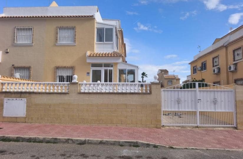 Casa de 3 habitaciones en Ciudad Quesada en venta con piscina - 275.000 € (Ref: 9869944)