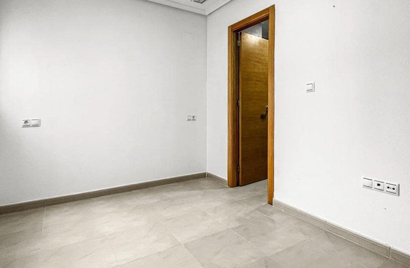 5 makuuhuone Huoneisto myytävänä paikassa Torrevieja - 175 000 € (Ref: 9870441)