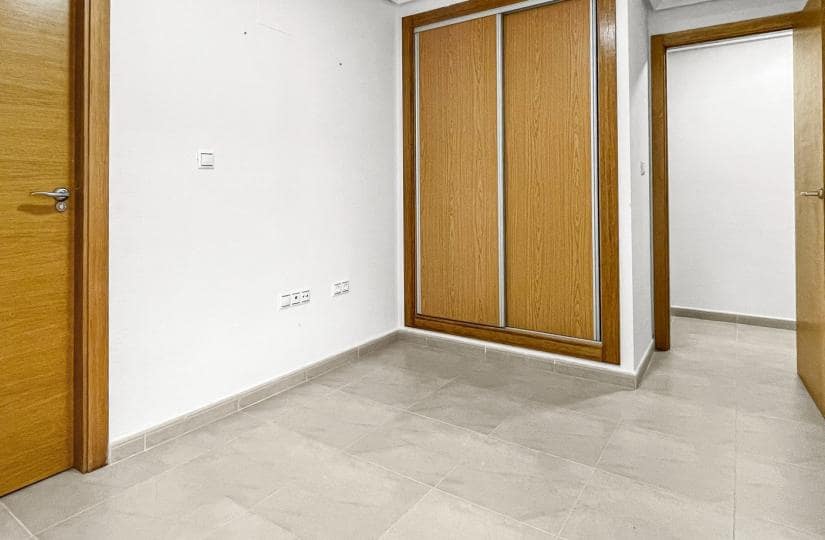 5 makuuhuone Huoneisto myytävänä paikassa Torrevieja - 175 000 € (Ref: 9870441)