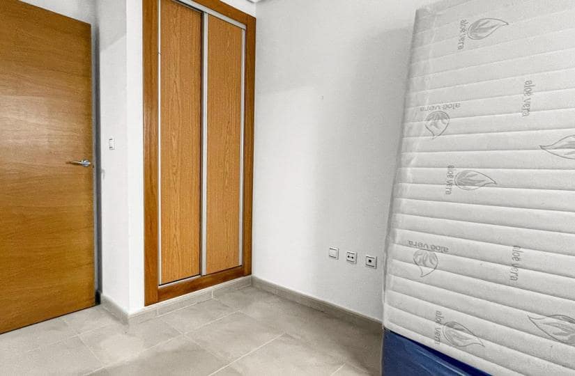 5 makuuhuone Huoneisto myytävänä paikassa Torrevieja - 175 000 € (Ref: 9870441)