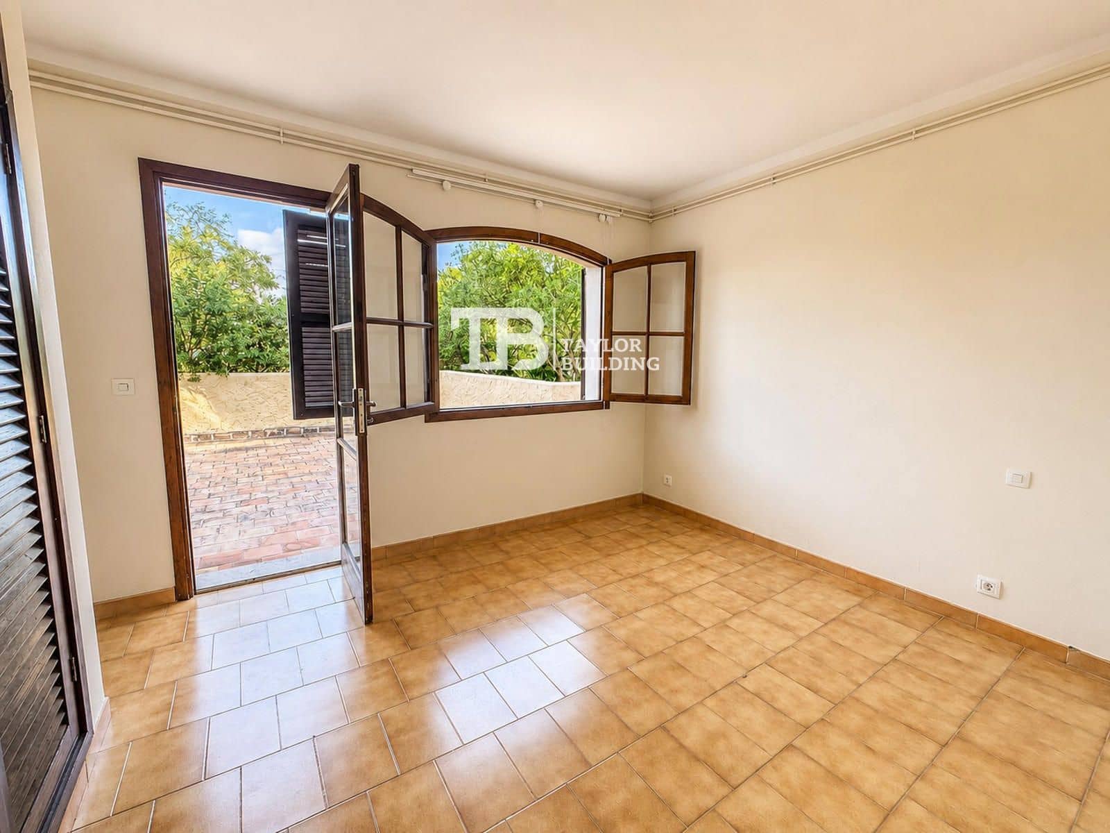 4 bedroom Villa for sale in Portals Nous with garage - € 2,500,000 (Ref: 10012600)