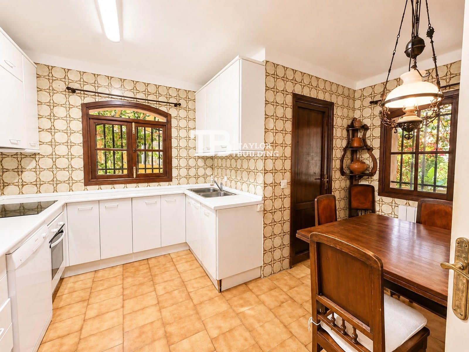 4 bedroom Villa for sale in Portals Nous with garage - € 2,500,000 (Ref: 10012600)